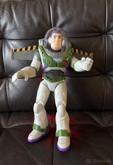 BUZZ LIGHTYEAR - 8