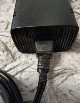 XBOX 360 SLIM + napájací zdroj (bez HDD a bez ovládača) - 8