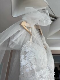 Nenosené Krásne vílie svadobné šaty s čipkou a glitrami - 8