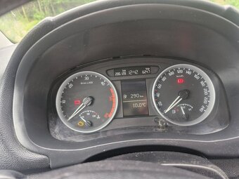 Skoda roomster 1.4 tdi - 8