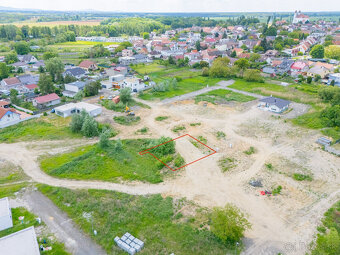 Na predaj pozemok s projektom a stavebným povolením v obci V - 8