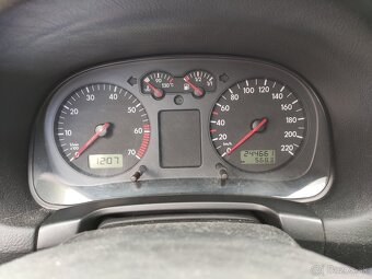 Golf 4 1.4 16V 55kW 244 661 km - 8