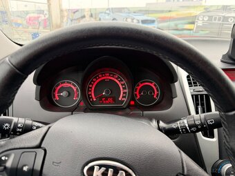 KIA CEED SW 1.6 benzín - 8