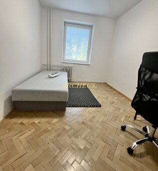 3 IZBOVÝ BYT UL.Ľ.OKÁNIKA, NITRA - CHRENOVÁ 1 - 8