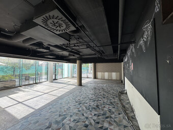 Prenájom prízemného obchodného priestoru 185 m² na prémiovej - 8