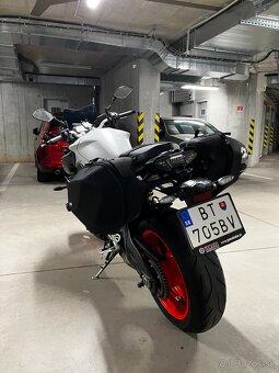 Yamaha MT10 - 8