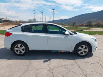Chevrolet Cruze 1.6 16V LS - 8