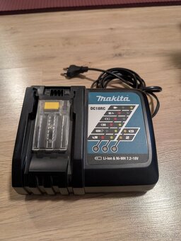 Stavebné rádio Makita BMR102 s komplet príslušenstvom - 8
