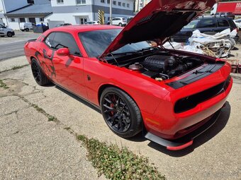 Dodge challenger 6.2hellcat srt - 8