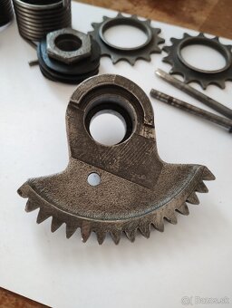 Predám náhradné diely z motora jawa 350 / 634 - 8