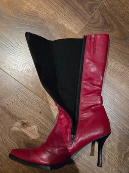 Červené dámske zimné čižmy na podpätku č. 39 - 8