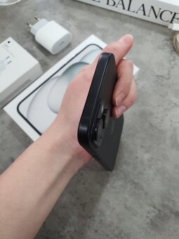 Predám Apple IPhone 15, 128 GB - 8