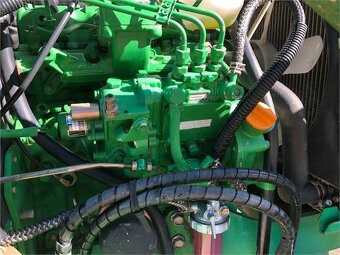 Traktor John Deere 790 - 8