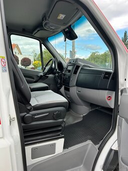 VW Crafter - 2.0 TDI Sanitné vozidlo - Manuál - 8