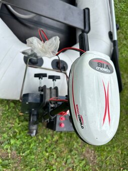 Čln Kolibri K-240T šedý+Lodný elektromotor RHINO COBOLD VX-1 - 8