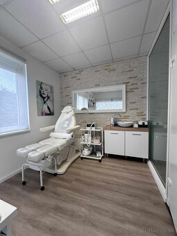 Na prenájom kompletne zariadený a funkčný salón manikúry a p - 8