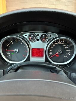 Ford focus - 8