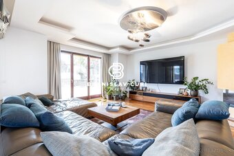 6 IZB. DOM NA PEREŠI S JAZIERKOM A NÁDHERNOU ZÁHRADOU - 8