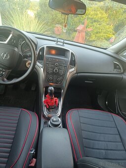 Predám Opel Astra J 1,4T Edícia šport - 8