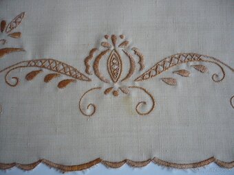 vyšívané obrusy - 8