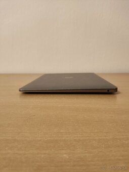 MacBook Air 13 2019 | Core i5 • 8GB RAM • SSD - 8