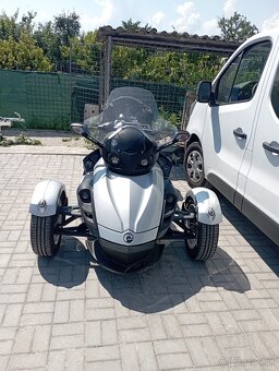 Can am spyder - 8