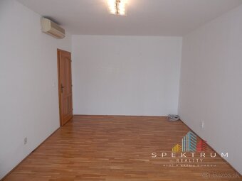 SPEKTRUM REALITY- Na Predaj 4-izbový veľkometrážny byt, 82 m - 8