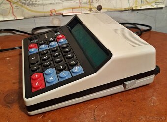 Funkční retro kalkulačka TESLA OKU107 z roku 1984 - 8