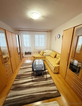 Na predaj zariadený 3 izbový byt Soblahovská -Trenčín,balkón - 8