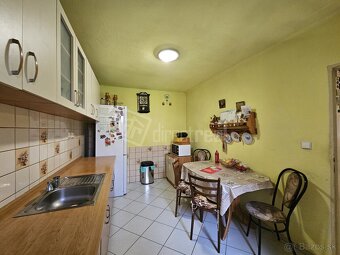 Priestranný 4 izbový rodinný dom v meste Šurany - 8