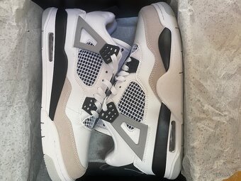 Air Jordan 4 - 8