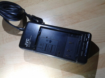 Canon a JVC NICD nabijacky a olympus lion - 8