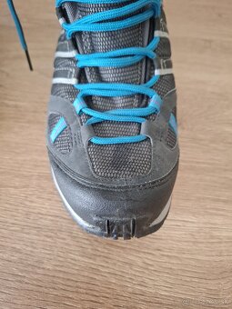 Dámske turistické topánky Adidas 40 - 8