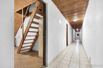 NA PREDAJ – REŠTAURÁCIA S UBYTOVANÍM V HOLÍČI - 8