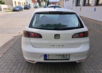 Seat Ibiza 1,2 i benzín manuál 51 kw - 8