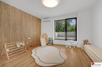Na predaj nádherný 4 izbový luxusný byt,176 m2 + terasy 55 m - 8
