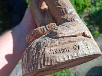 Predám starú drevorezbu signovanú JAKAROS 67 55 € - 8