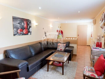 Komerčná budova s 2-izbovým bytom vo Vranove nad Topľou - 8