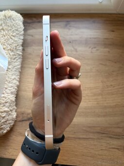 Apple iPhone 13 128 GB Starlight (biely) - 8