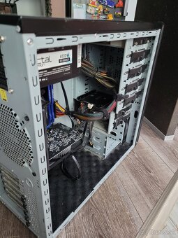Intel pentium 3,20GHZ, 8 GB RAM, RADEON RX 550, SSD 250GB - 8