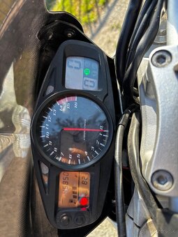 Suzuki GRS 600 - 8