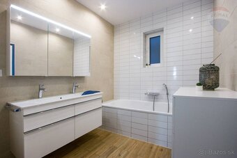 Nadčasový 4 izbový mezanín v centre mesta - 8