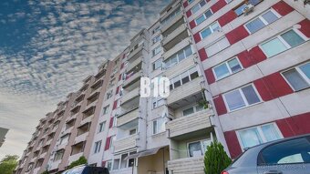 Priestranný 3-izbový byt s balkónom v Leviciach - 8