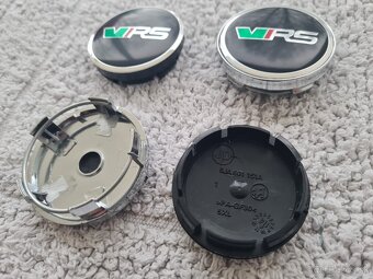 Stredové krytky - pukličky kolies ŠKODA / VRS - 8