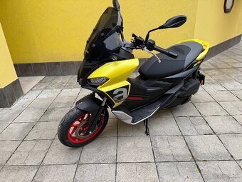 Aprilia sr gt 125 - 8