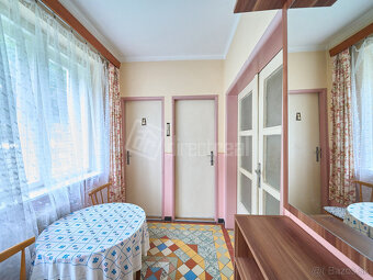 Viacgeneračný rodinný dom s veľkorysým pozemkom - 8