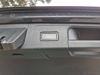 Predám Volkswagen Passat Variant 2.0 BiTDI 240k BMT Highlin - 8