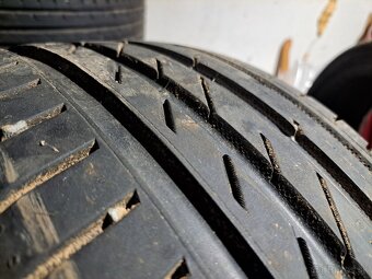 225/40r18 - 8