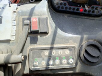 Caterpillar TH406 - 8