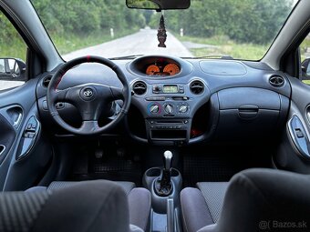 Toyota yaris 1.5 TS 2002 - 8